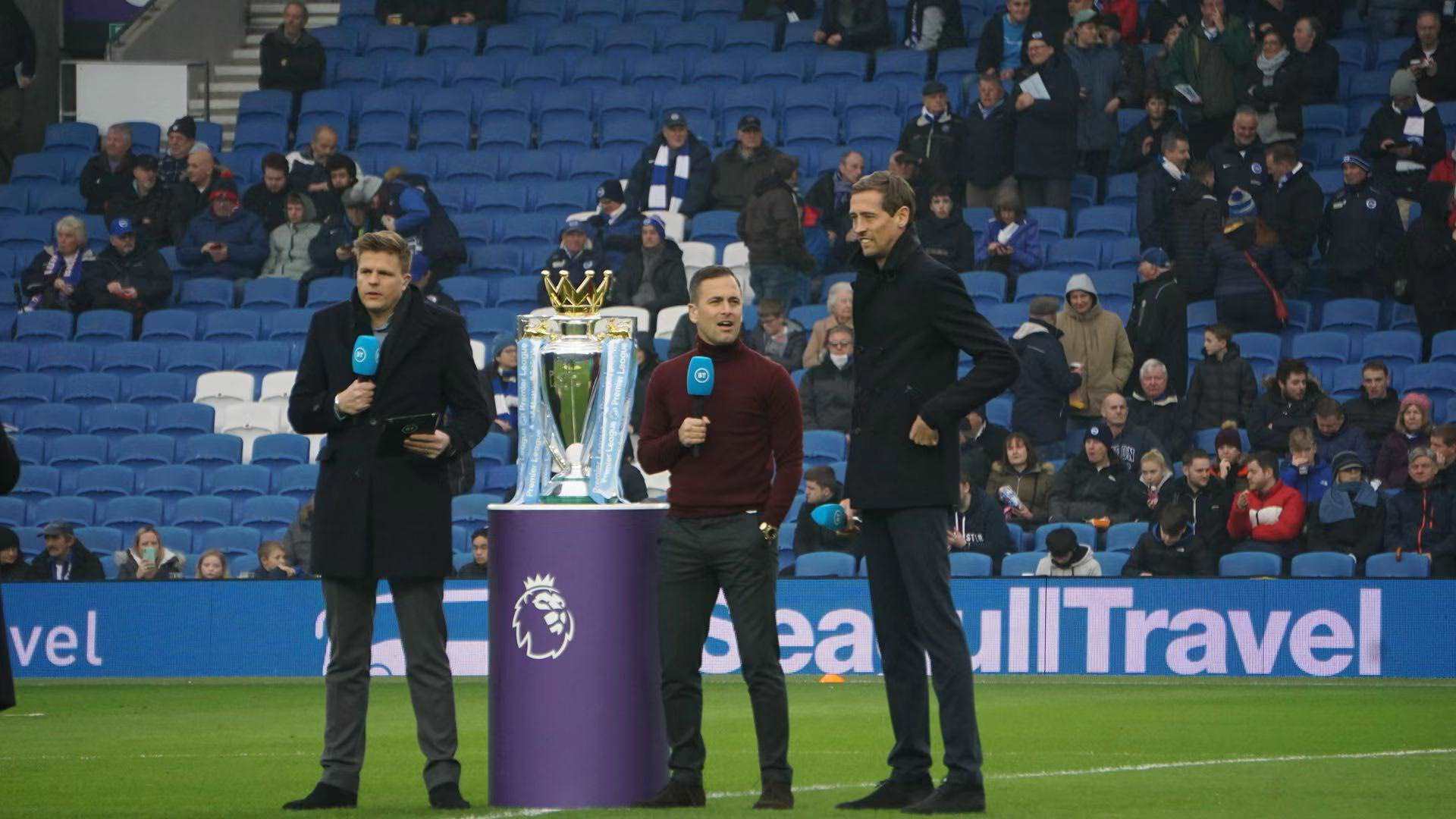 张而激动的 张而激动的